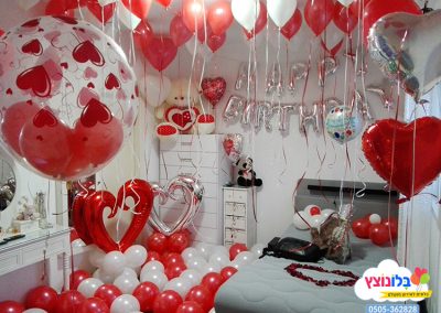 חדר אהבה מלא בלונים ליום הולדת
